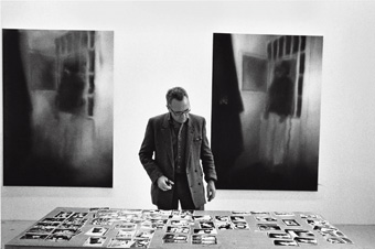 Pressebild Bucerius Kunstforum - Gerhard Richter am Fototisch