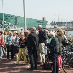 Reisegruppe-Damme-Amsterdam-Hafen-Hintergrund-NEMO